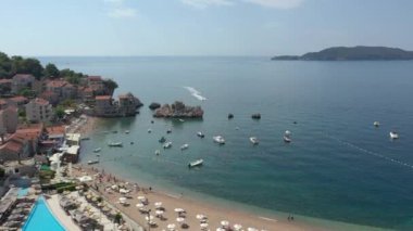 Adritik sahil ve kumlu plaj havadan çekim