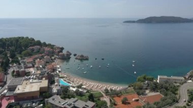 Adritik sahil ve kumlu plaj havadan çekim