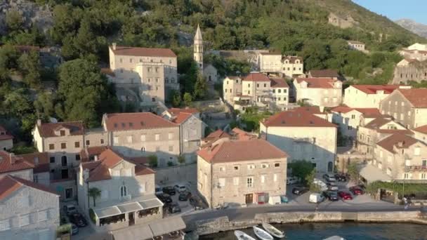 Flug Über Die Adriaküste Kleine Montenegrinische Stadt Perast Wir Sehen — Stockvideo