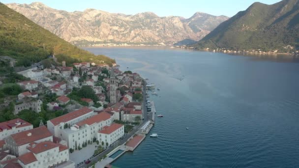 Lot Nad Wybrzeżem Adriatyku Mała Czarnogórska Miejscowość Perast Widzimy Starożytny — Wideo stockowe