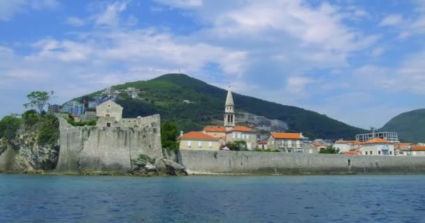 Navegando Através Península Mar Adriático Onde Antiga Cidade Budva Está — Vídeo de Stock