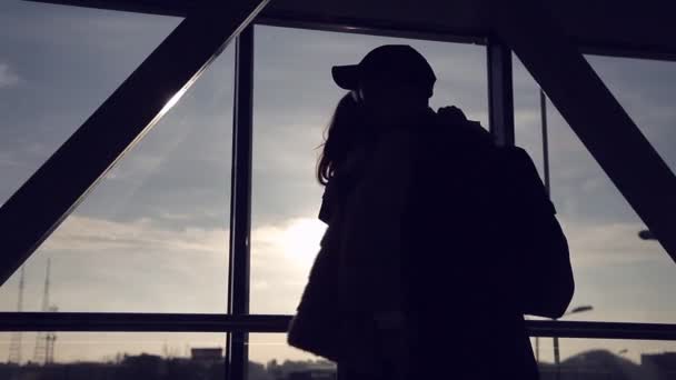 La pareja se reunió en el aeropuerto — Vídeo de stock