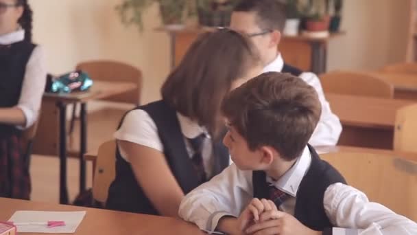 Kids fool around at school in the classroom — Stock Video