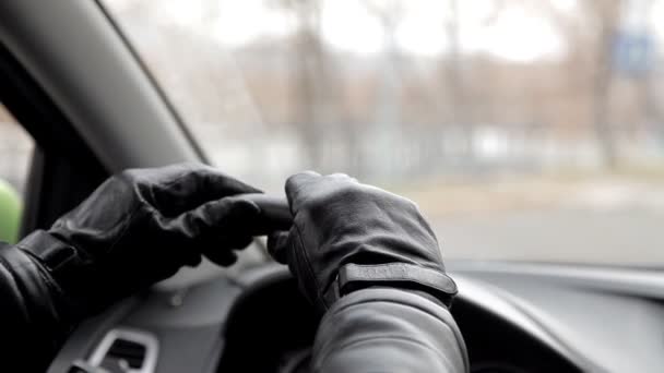 The perpetrator waits for a victim sitting in car with black gloves and a gun. Seeing the woman, the offender gets out and goes to her — Stock Video