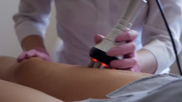 Donanım şekil düzeltme. Makine kozmetolojisi. selülit kaldırma prosedürü Sağlık ve kilo kaybı için Anti-selülit programı — Stok video