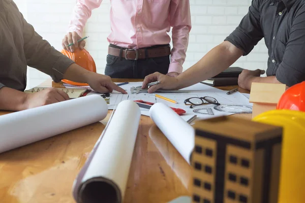 Concepto Ingeniero Arquitecto Ingeniero Arquitectos Agente Bienes Raíces Equipo Oficina — Foto de Stock