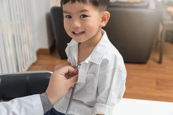 Pediatrician Doctor Examining Little Asian Boy Stethoscope — Stock Photo, Image