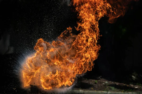 Closeup Incêndio Chamas Explosão Gás Fundo Preto — Fotografia de Stock