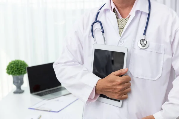 Salud Concepto Médico Médico Que Trabaja Oficina Del Hospital Clínica — Foto de Stock