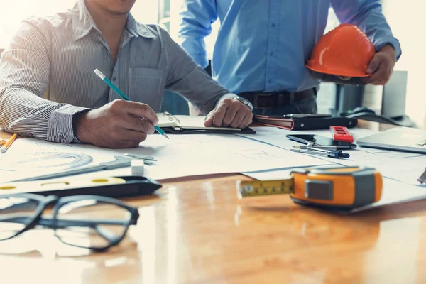 Mühendis ve mimar kavramı, mühendis mimar ofis ekibi ile çalışma planları