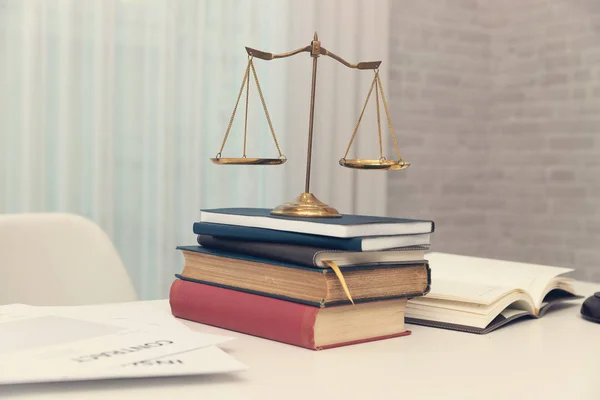 Έννοιες Του Δικαίου Δικηγόρος Παρέχει Νομικές Συμβουλές Επιχειρηματία Για Την — Φωτογραφία Αρχείου