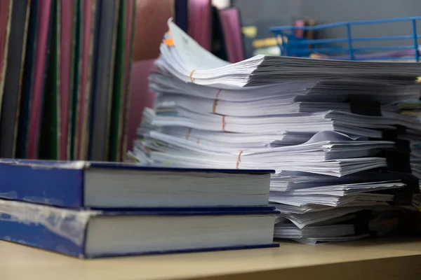 Geschäfts Und Finanzkonzept Für Büroarbeit Stapel Unfertiger Dokumente Auf Büroschreibtisch — Stockfoto