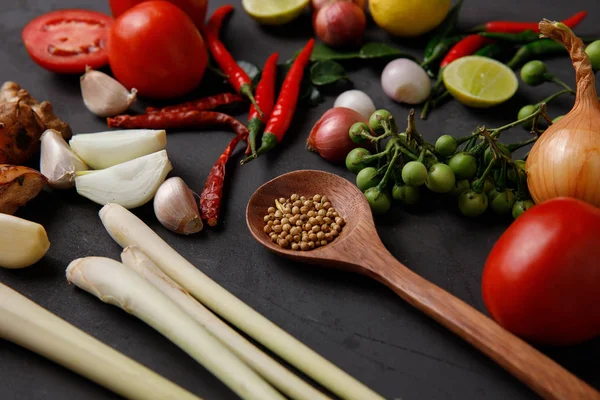 Cucina Tailandese Varie Erbe Spezie Ingredienti Sfondo Scuro Vista Dall — Foto Stock