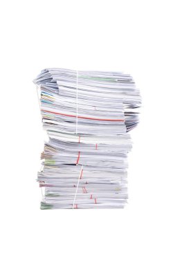 Beyaz arka plan üzerinde izole iş kağıt yığını