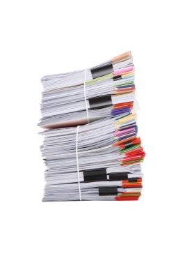 Beyaz arka plan üzerinde izole iş kağıt yığını