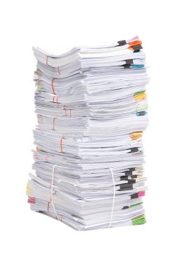 Beyaz arka plan üzerinde izole iş kağıt yığını