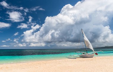 Beyaz Puka beach Boracay Adası Filipinler tekne