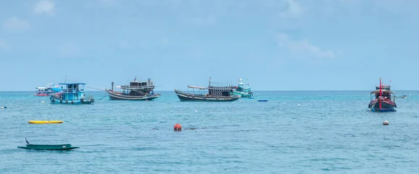 Barcos de pescadores na ilha de Phangan, Tailândia — Fotografia de Stock