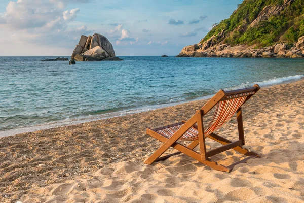 Tropische achtergrond van Phangan eiland in Thailand met strand c Stockafbeelding