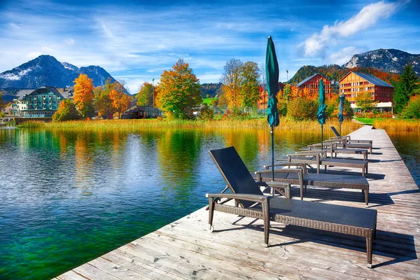 Malerische Herbstlandschaft Altausseer See Sonniger Blick Vom Gemütlichen Ruheplatz Morgen — Stockfoto