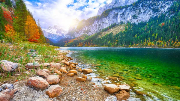 Piękny Widok Idylliczne Kolorowe Dekoracje Jesienne Szczytu Góry Dachstein Przez — Zdjęcie stockowe