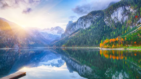 Bella Vista Idilliaci Paesaggi Autunnali Colorati Con Cima Del Monte — Foto Stock