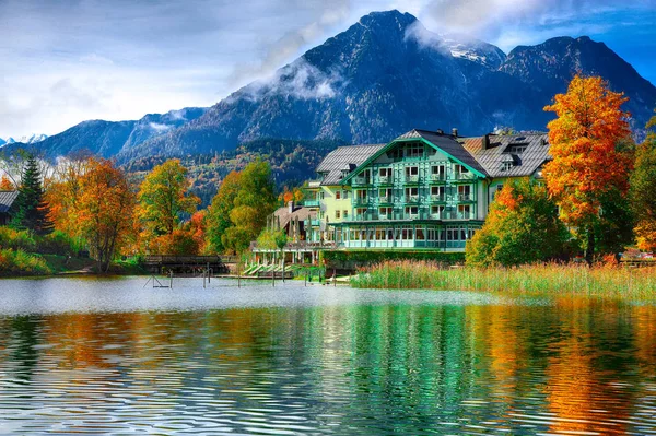 Malerische Herbstlandschaft Altausseer See Sonniger Morgen Blick Auf Das Dorf — Stockfoto