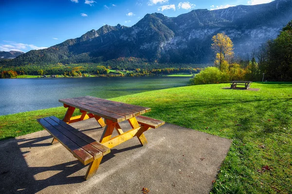 Endroit Pour Détendre Bord Lac Dans Les Montagnes Autour Village — Photo