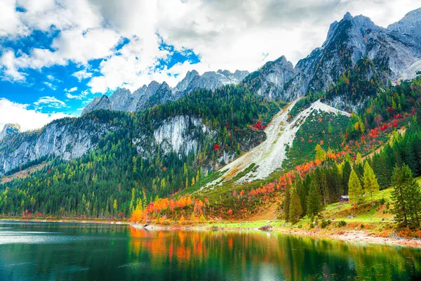 Piękny Widok Idylliczne Kolorowe Dekoracje Jesienne Szczytu Góry Dachstein Przez — Zdjęcie stockowe