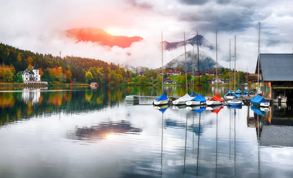 Yacht Dock Lake Misty Morning Lake Grundlsee Location Resort Grundlsee — Stock Photo, Image