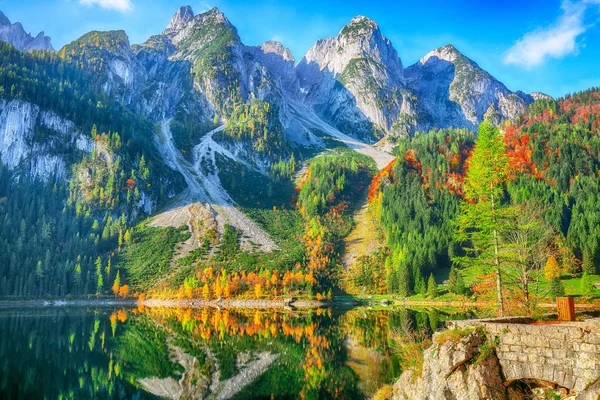 Piękny Widok Idylliczne Kolorowe Dekoracje Jesienne Szczytu Góry Dachstein Przez — Zdjęcie stockowe