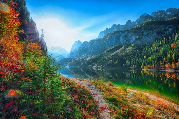 Прекрасный Вид Идиллические Красочные Осенние Пейзажи Вершиной Горы Дахштайн Отражающейся — стоковое фото