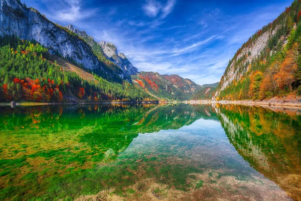 Beautiful View Idyllic Colorful Autumn Scenery Dachstein Mountain Summit Reflecting — Stock Photo, Image