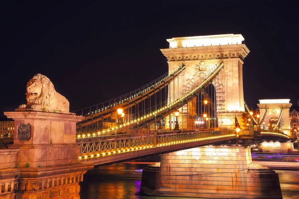 Ночная Сцена Будапешта Вид Цепной Мост Реку Дунай Знаменитое Здание — стоковое фото