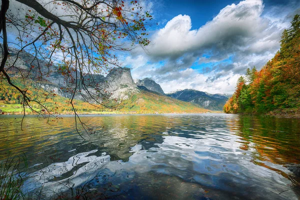 Idyllische Herbstlandschaft Grundlsee Ort Ferienort Grundlsee Bezirk Liezen Der Steiermark — Stockfoto