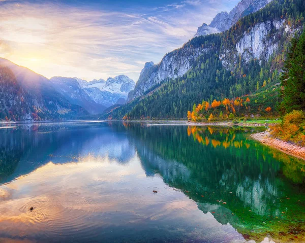 Beautiful View Idyllic Colorful Autumn Scenery Dachstein Mountain Summit Gosausee — Stock Photo, Image