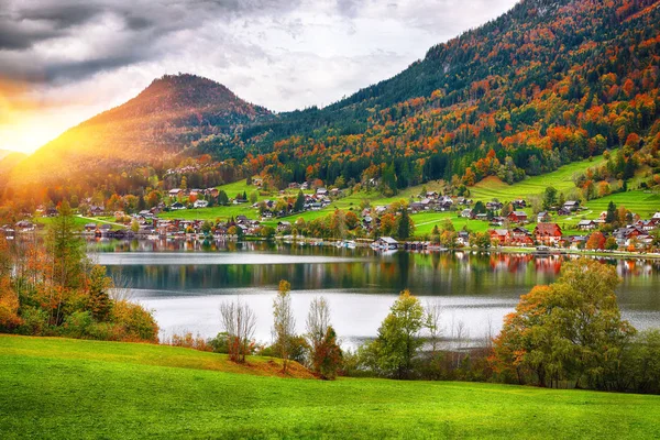 Idyllische Herbstlandschaft Grundlsee Ort Ferienort Grundlsee Bezirk Liezen Der Steiermark — Stockfoto