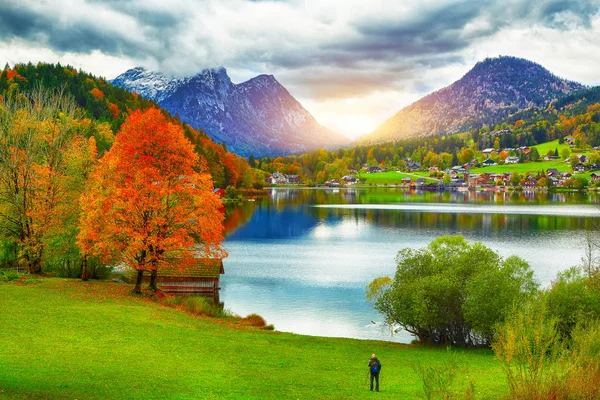グルントルゼー湖で秋の風景の写真を撮る 秋の高山草原 グルントルゼー Liezen 地区のシュタイアー マルク州 オーストリア アルプスをリゾートします ヨーロッパ — ストック写真