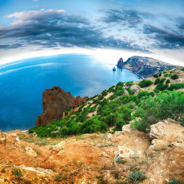 Deniz manzara. Deniz manzaralı. Dağlar defne kuşatır. Fiolent, Crimea