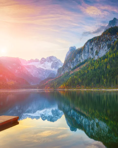 Güzel Manzara Pastoral Renkli Sonbahar Sahne Ile Kristal Berraklığında Gosausee — Stok fotoğraf