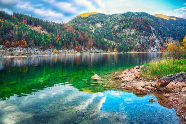 Hermosa Vista Del Idílico Paisaje Otoño Colorido Con Cumbre Montaña — Foto de Stock