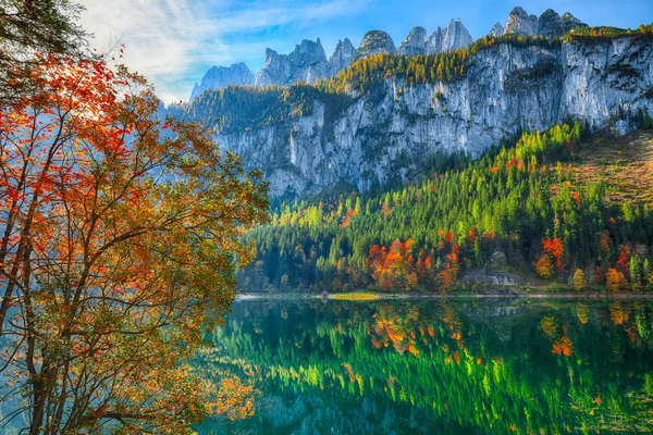 Bella Vista Idilliaci Paesaggi Autunnali Colorati Con Cima Del Monte — Foto Stock