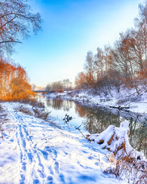 Winterlandschaft Einem Fluss Sonnenuntergang Spiegelung — Stockfoto