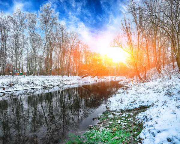 Зимний Пейзаж Реки Закате Зеркальное Отражение — стоковое фото