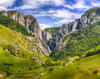 Turda Cheile Turzii Hasdate Turda Cluj-Napoca, Transilvanya, Romanya, Avrupa'nın yakın yakınında yer alan nehir üzerinde bir doğal rezerv ile işaretli izleme için zamları muhteşemdir. Batı yakasından görüntülemek