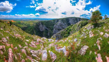 Turda Cheile Turzii Hasdate Turda Cluj-Napoca, Transilvanya, Romanya, Avrupa'nın yakın yakınında yer alan nehir üzerinde bir doğal rezerv ile işaretli izleme için zamları muhteşemdir. En baştan görüntülemek