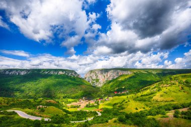 Turda Cheile Turzii Hasdate Turda Cluj-Napoca, Transilvanya, Romanya, Avrupa'nın yakın yakınında yer alan nehir üzerinde bir doğal rezerv ile işaretli izleme için zamları muhteşemdir.