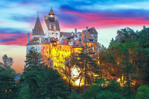 Paisagem Com Castelo Medieval Bran Conhecido Pelo Mito Drácula Pôr — Fotografia de Stock