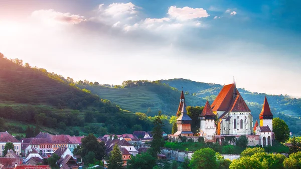 Gyönyörű Középkori Építészeti Berethalom Szász Templomerőd Romániában Védett Unesco Világörökség — Stock Fotó