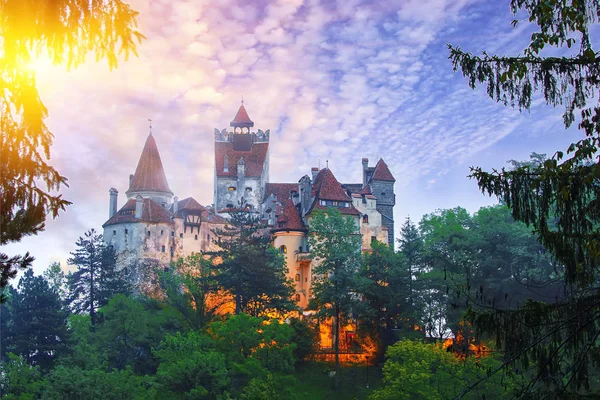 Paisaje Con Castillo Medieval Salvado Conocido Por Mito Drácula Atardecer — Foto de Stock